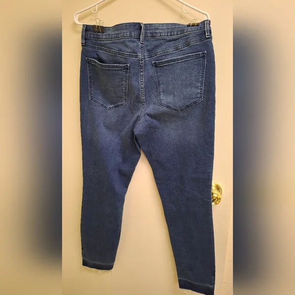 JEAN - Picture 3 of 5